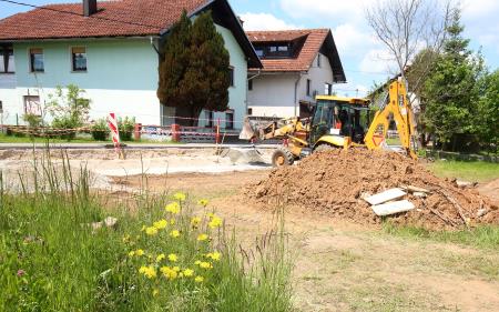 UREDITEV CESTE PRI POKOPALIŠČU RAKEK 04 FOTO LJUBO VUKELIČ